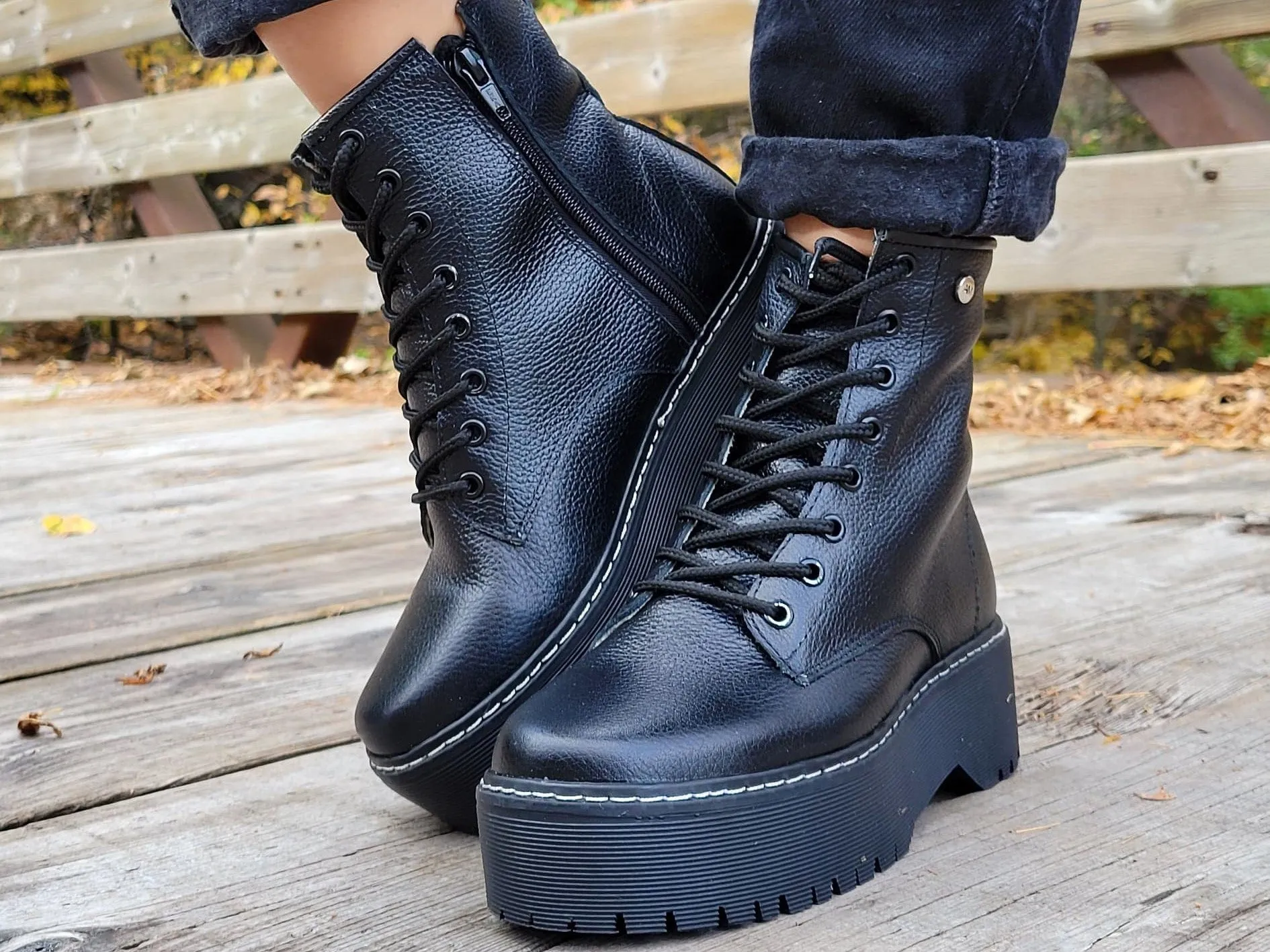 BLACK-BOOTS COMBAT SOLE PLATFORM