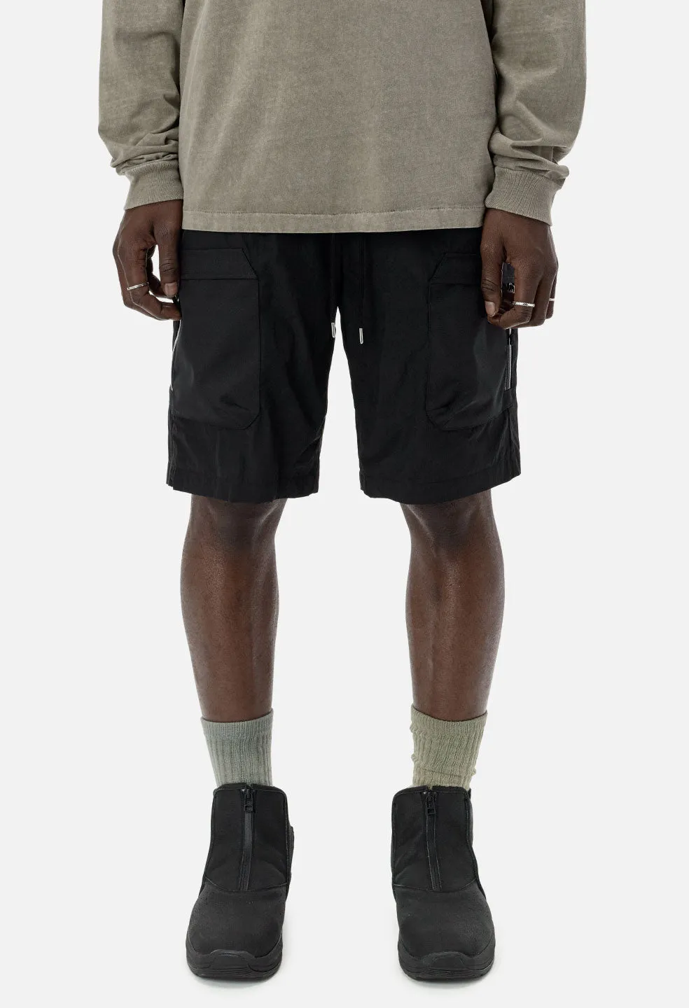 High Shrunk Nylon Cargo Shorts / Black