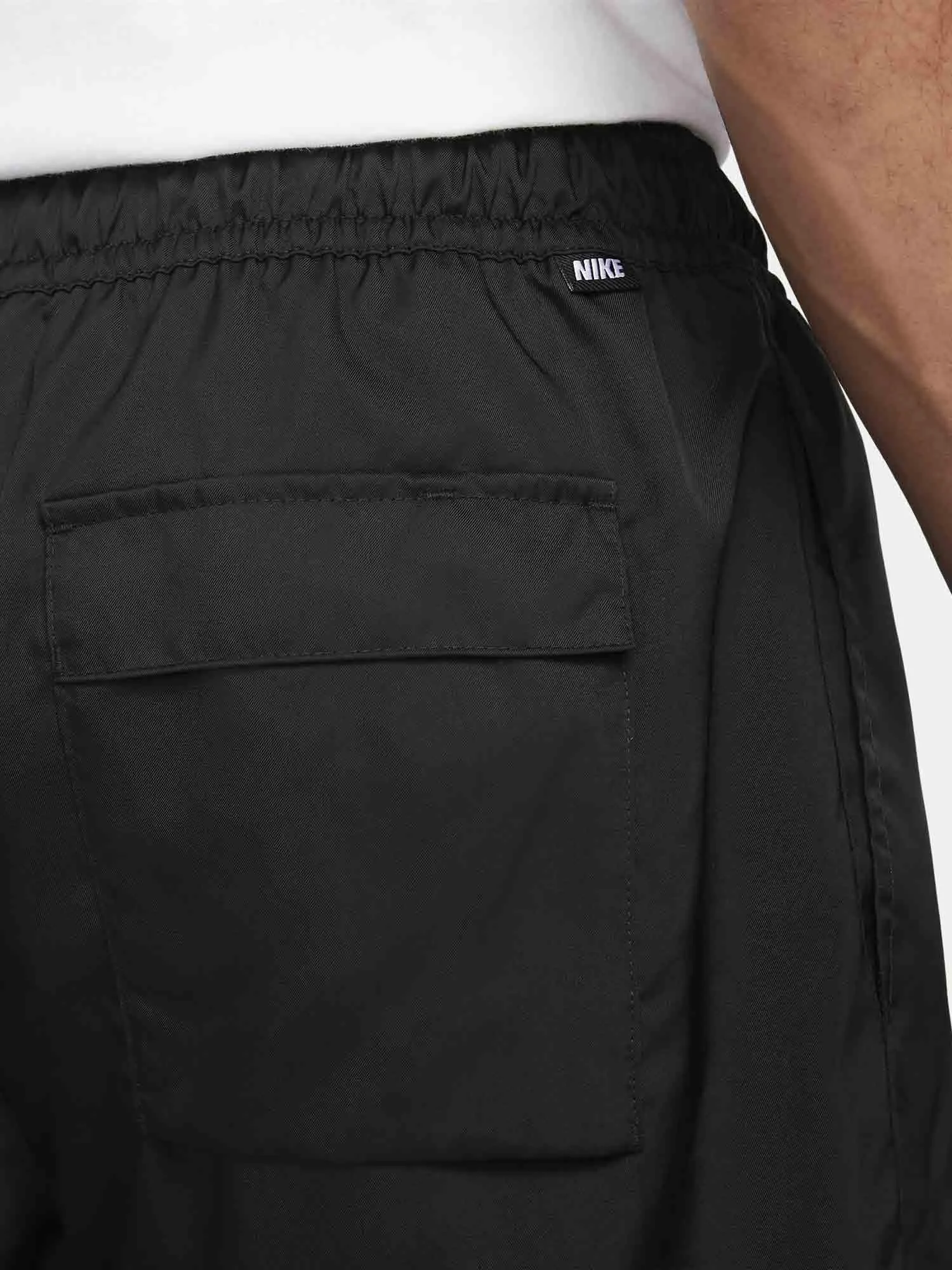 Nike Club Woven Flow Shorts - Black / White