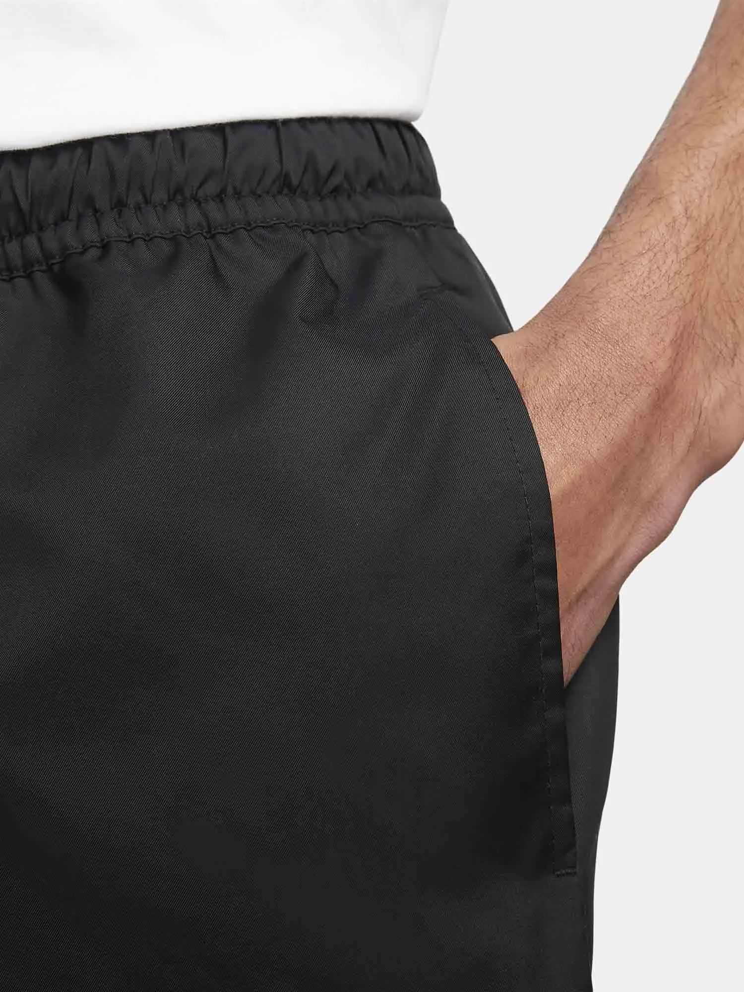 Nike Club Woven Flow Shorts - Black / White