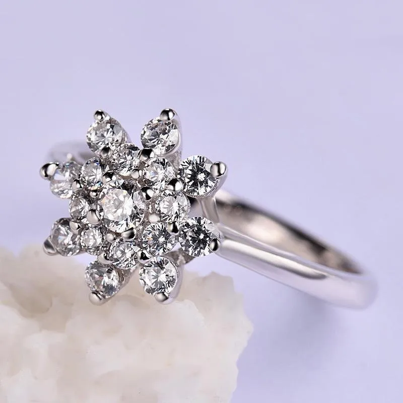 Simple Fashion Flower Shape Engagement Ring